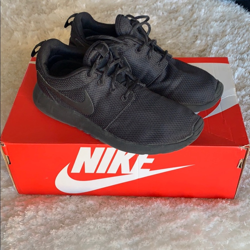 Nike Roshe Run size 6.5